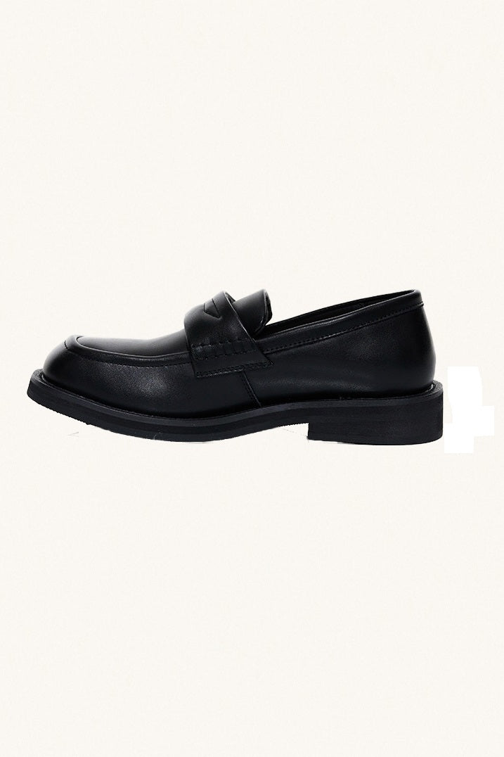 MONSEN Suitory Square-Toe Slip-On Loafers in Leather front view