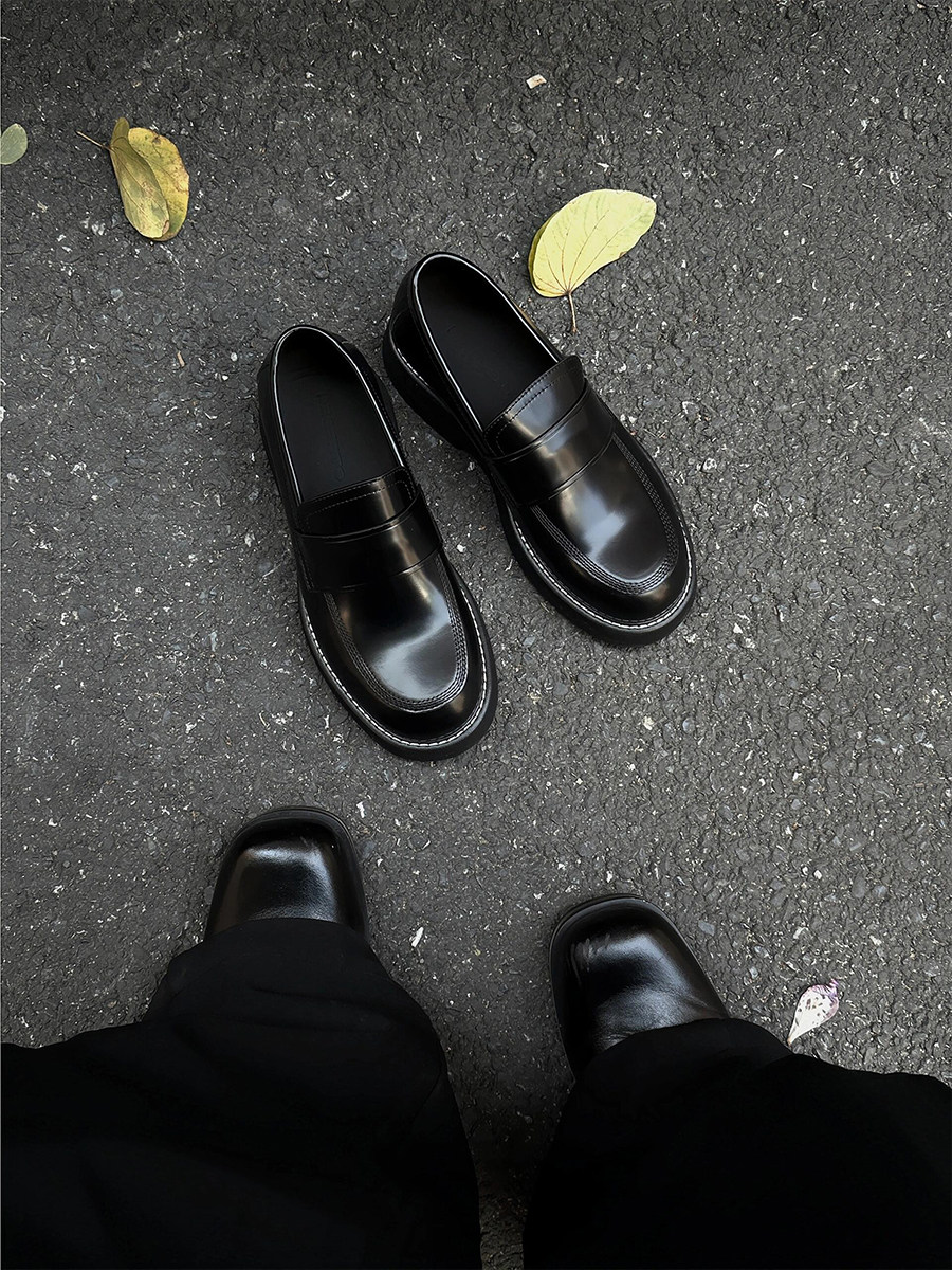 MONSEN Suitory Glossy Cowhide Lift Loafers in Cowhide Leather product image