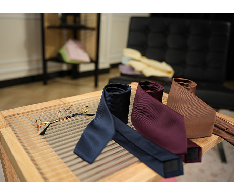 MONSEN Suitory Solid Twill Necktie product image