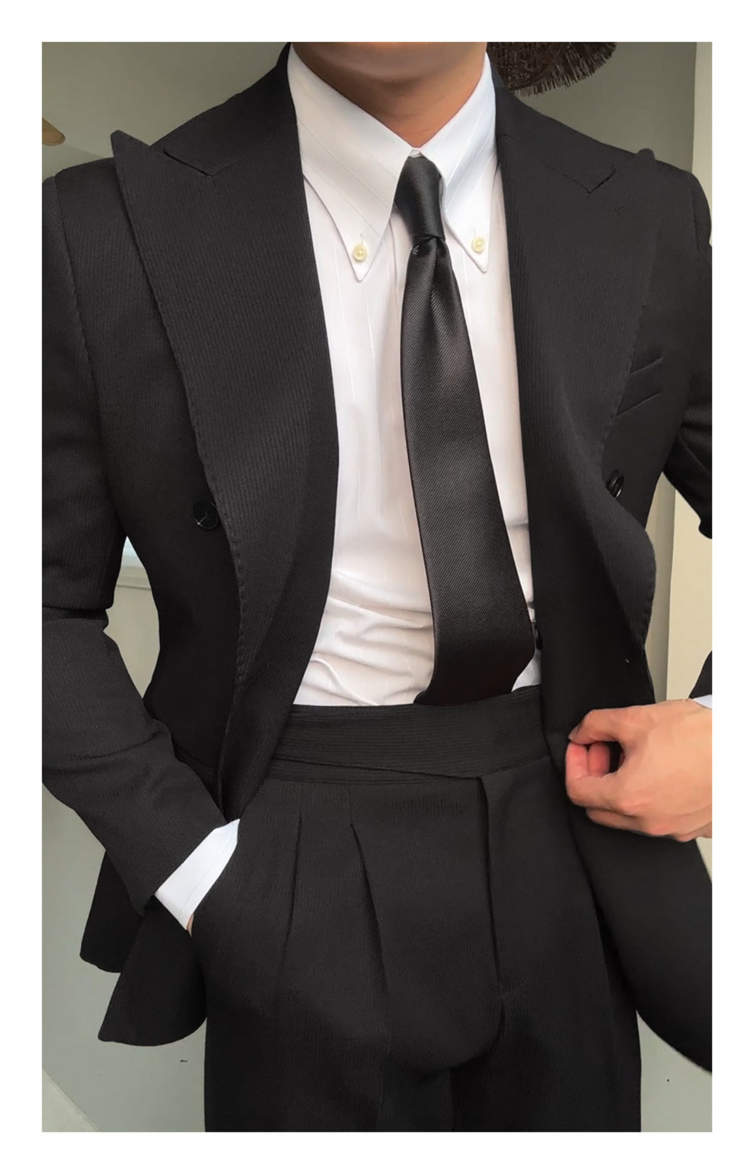 MONSEN Suitory Double-Breasted Peak-Lapel Suit in Performance Blend product image