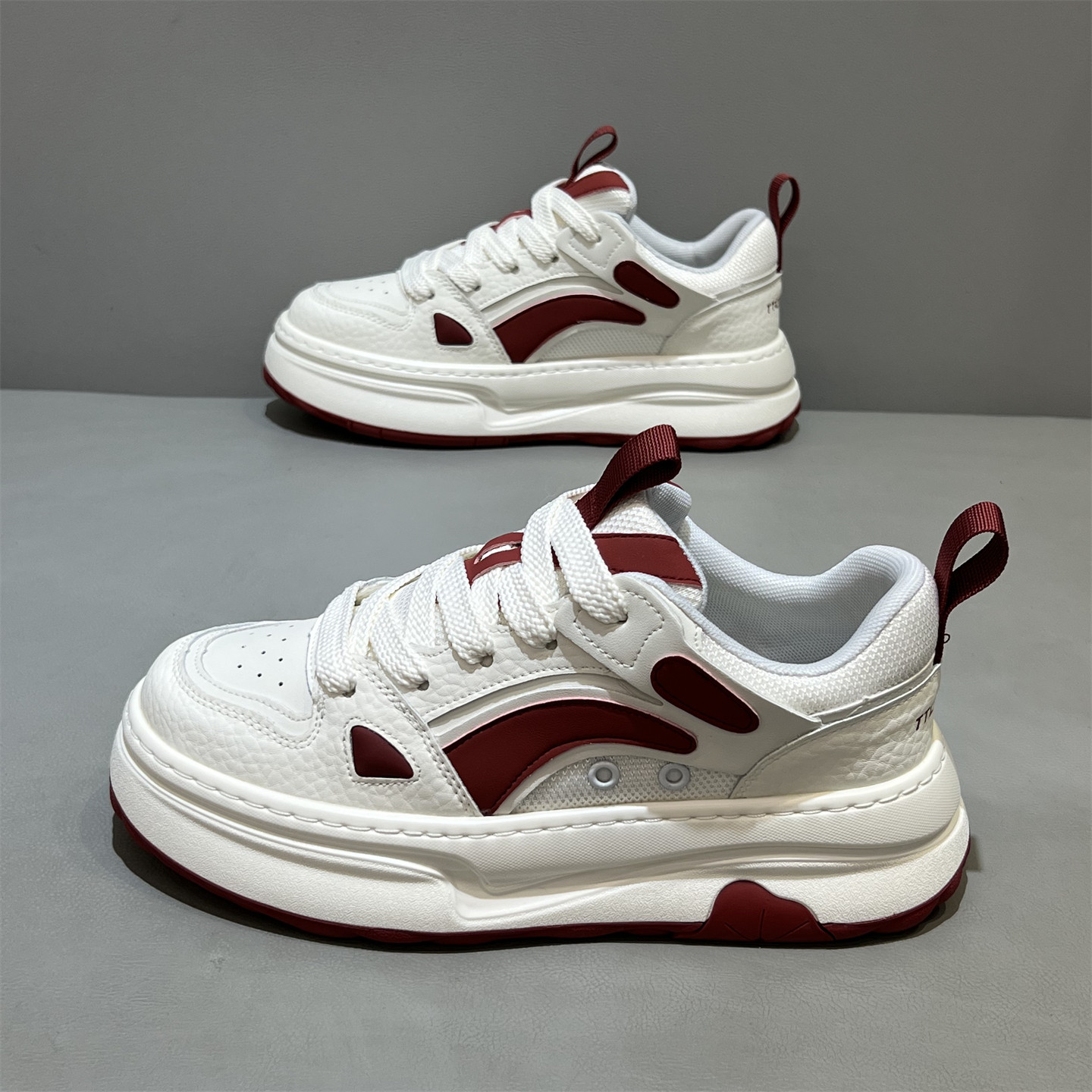MONSEN Suitory White Low-Top Court Sneakers in Leather product image