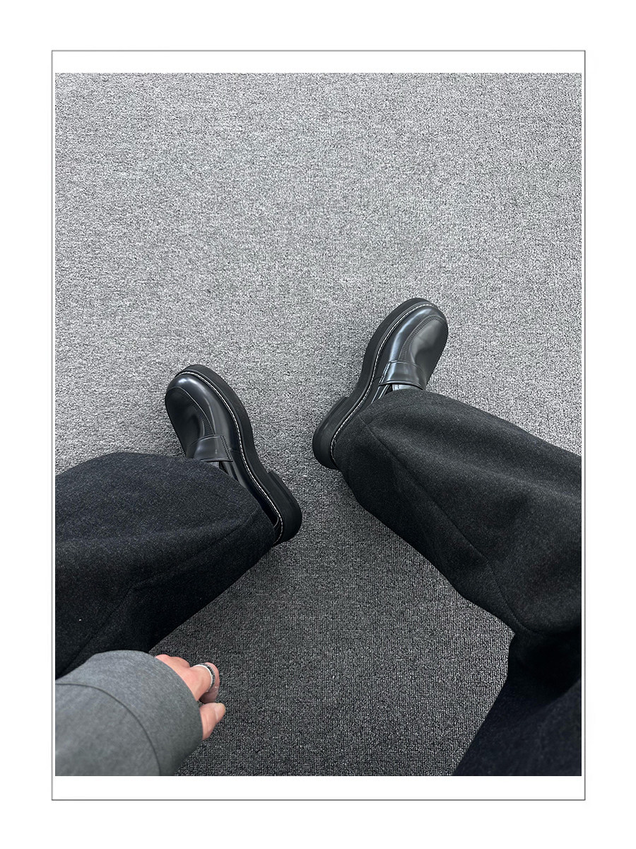 MONSEN Suitory Glossy Cowhide Lift Loafers in Cowhide Leather product image