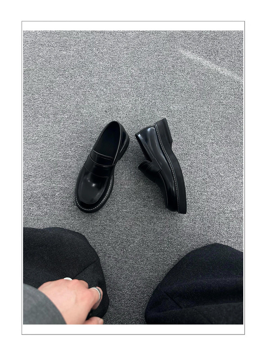 MONSEN Suitory Glossy Cowhide Lift Loafers in Cowhide Leather product image