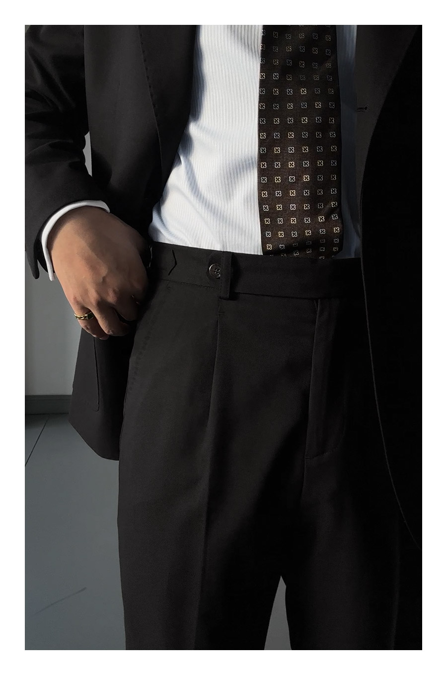 MONSEN Suitory Slim, Easy-Care Black Suit in Wool product image