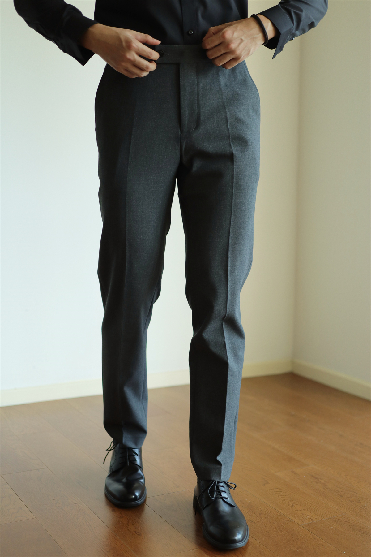 MONSEN Suitory Slim Stretch Wrinkle-Free Trousers in Performance Blend product image