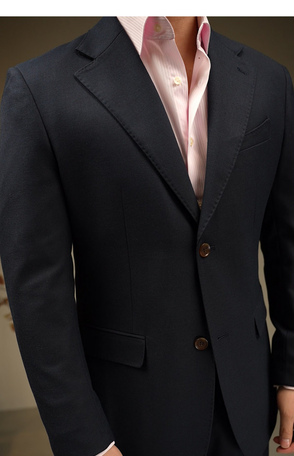 MONSEN Suitory Double-Breasted Peak Lapel Suit Set in Wool product image