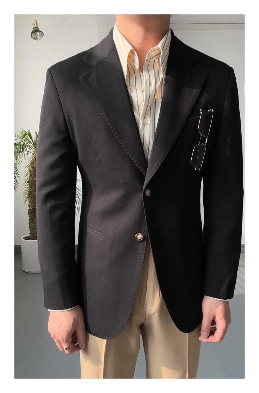 MONSEN Suitory Neapolitan Slim Single-Breasted Suit Jacket in Performance Blend product image