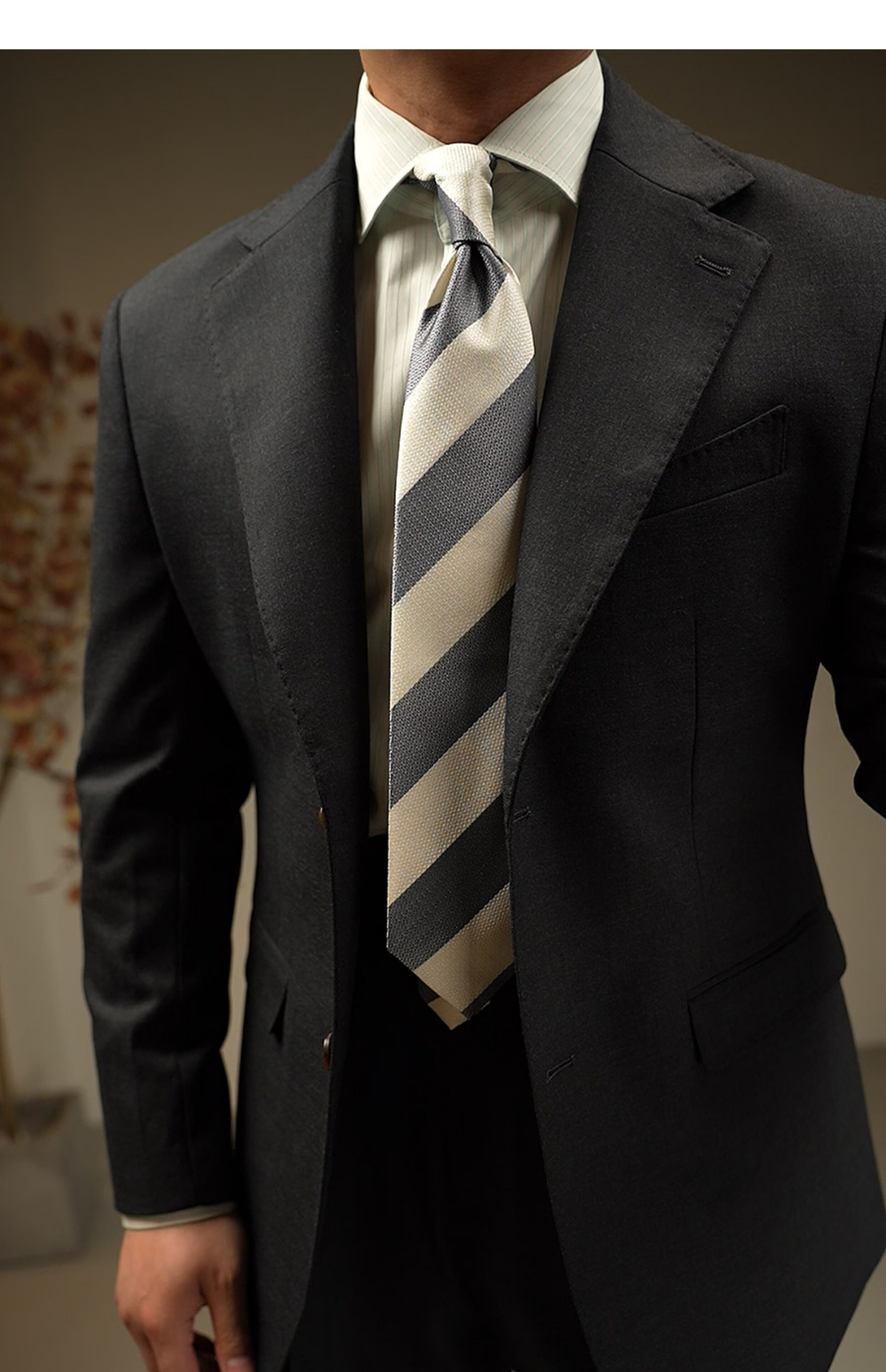 MONSEN Suitory Double-Breasted Peak Lapel Suit Set in Wool product image
