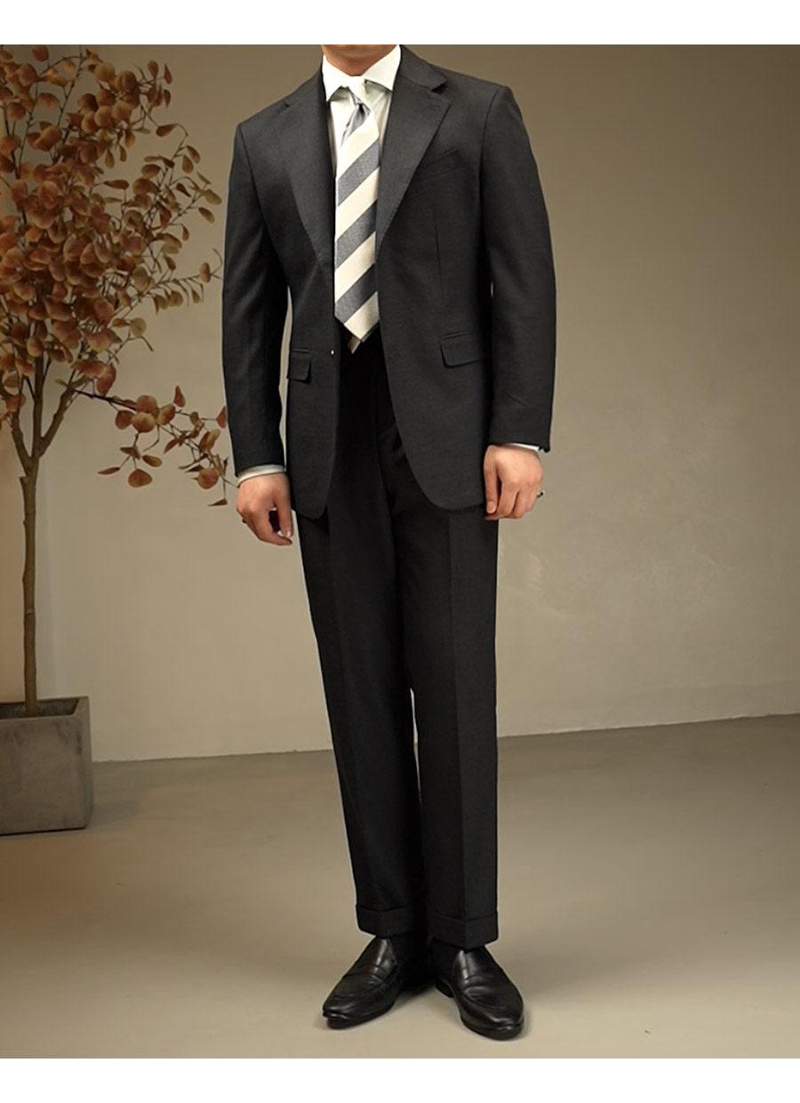 MONSEN Suitory Double-Breasted Peak Lapel Suit Set in Wool product image