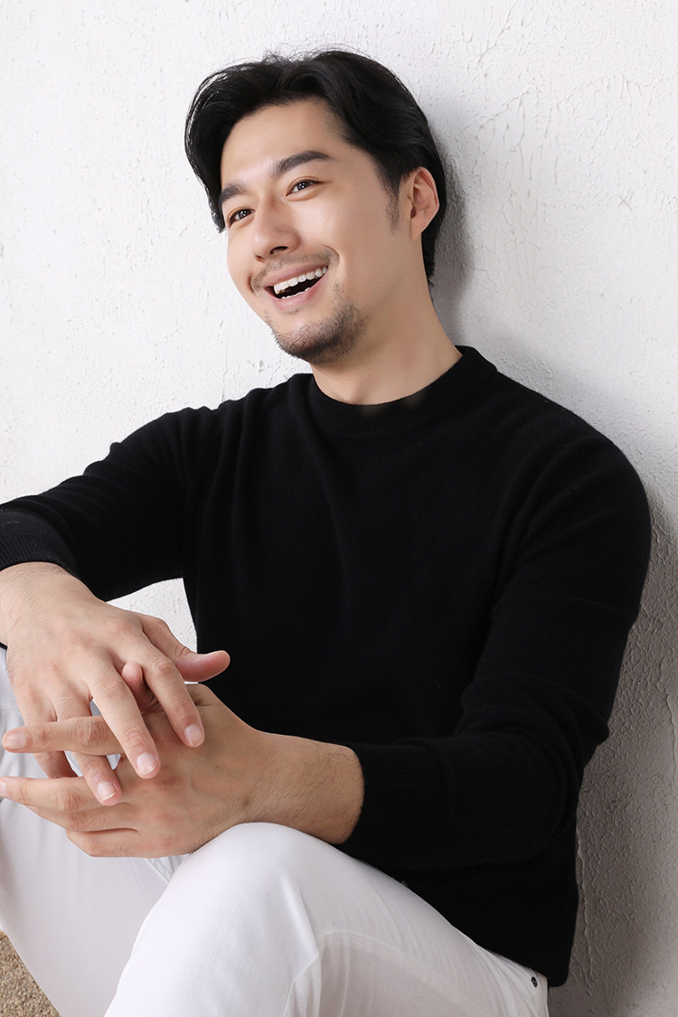 MONSEN Suitory 100% Wool Lightweight Crewneck Knit product image