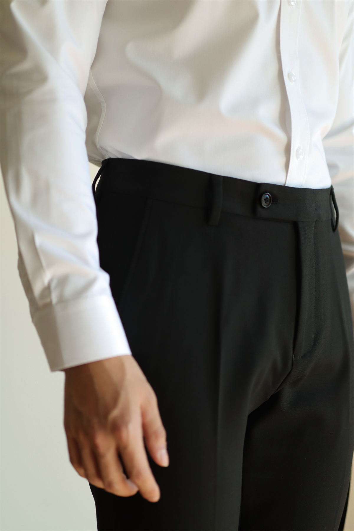 MONSEN Suitory Slim Stretch Wrinkle-Free Trousers in Performance Blend product image