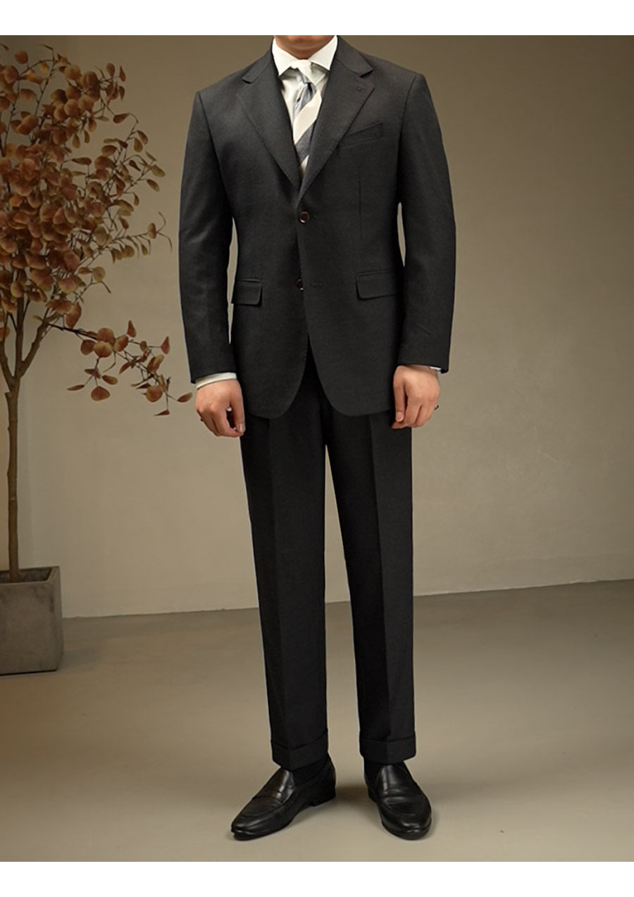 MONSEN Suitory Double-Breasted Peak Lapel Suit Set in Wool product image