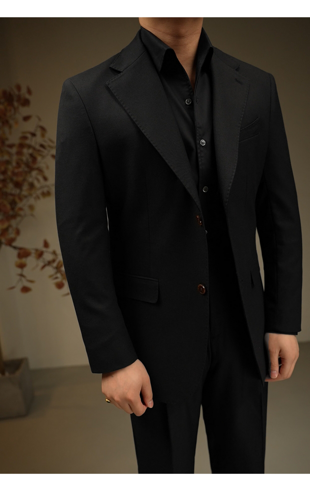 MONSEN Suitory Double-Breasted Peak Lapel Suit Set in Wool product image