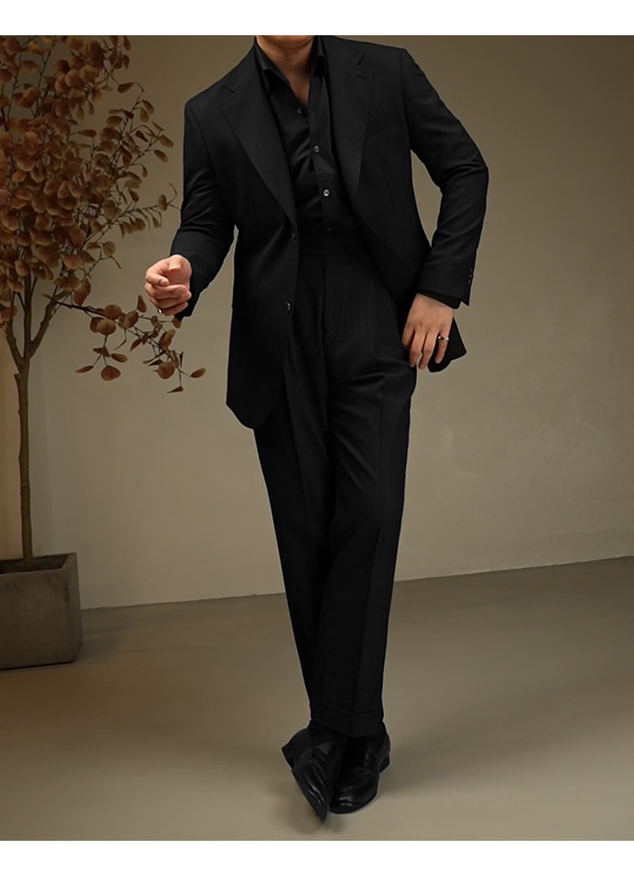 MONSEN Suitory Double-Breasted Peak Lapel Suit Set in Wool product image