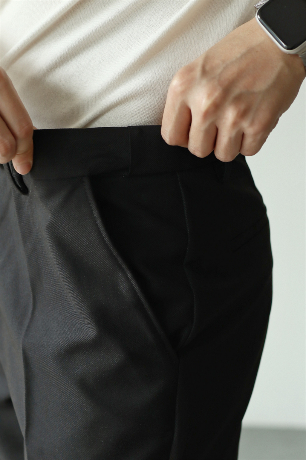 MONSEN Suitory Hidden-Elastic Waist Stretch Ankle Trousers in Performance Blend product image
