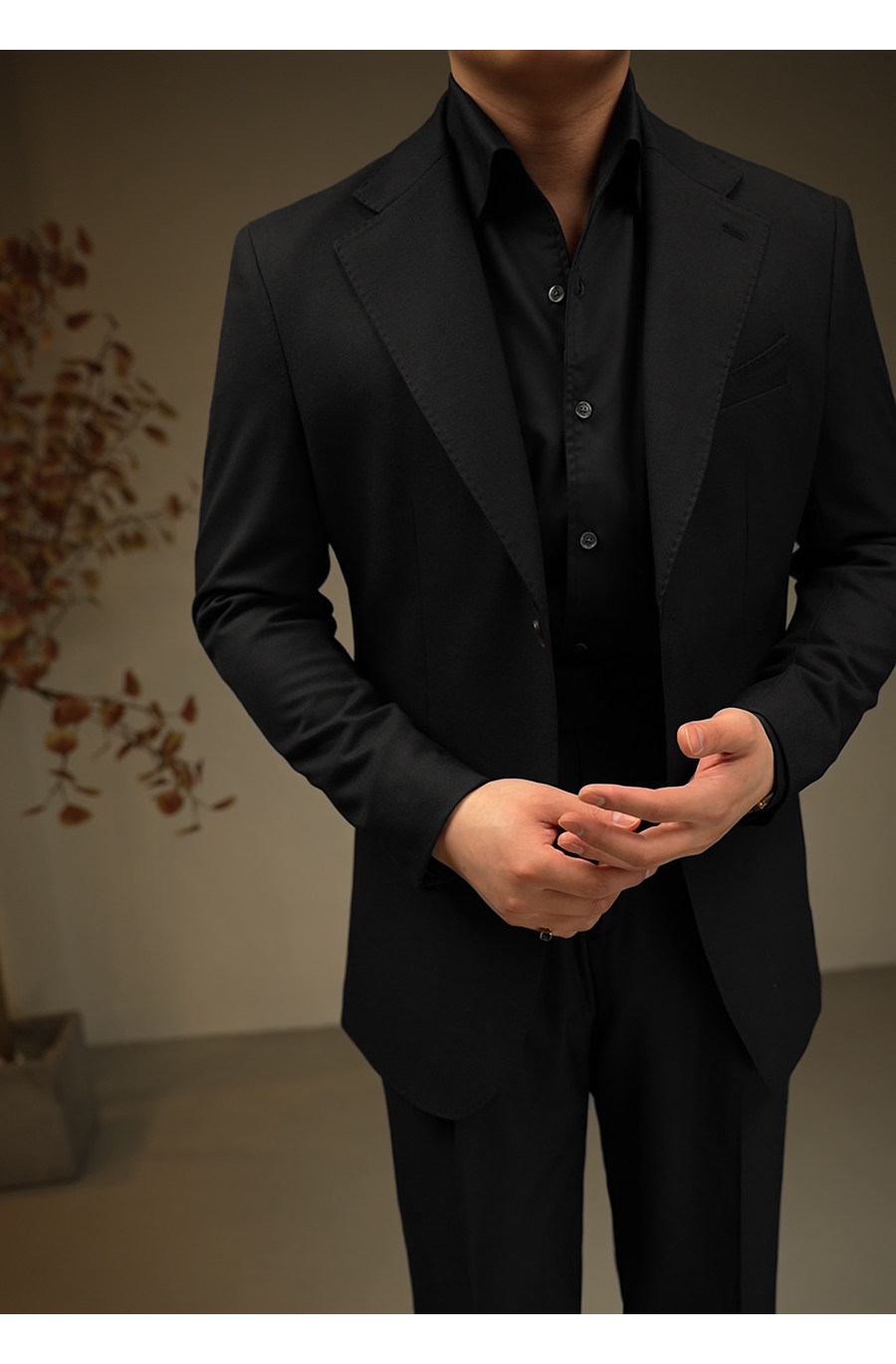 MONSEN Suitory Double-Breasted Peak Lapel Suit Set in Wool product image