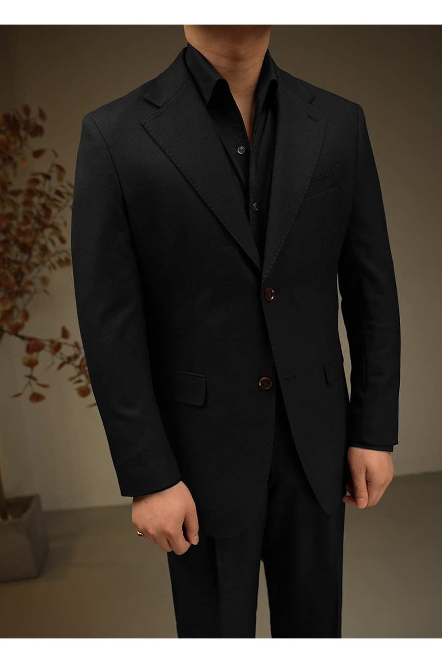 MONSEN Suitory Double-Breasted Peak Lapel Suit Set in Wool product image