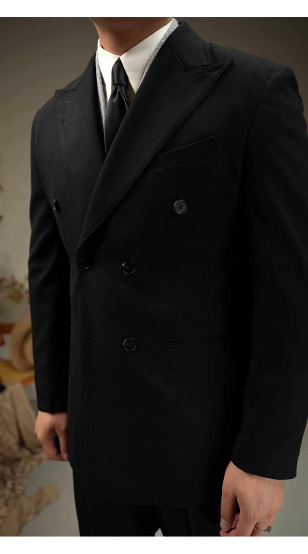 MONSEN Suitory Double-Breasted Peak-Lapel Suit in Performance Blend product image