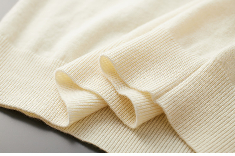 MONSEN Suitory 100% Wool Lightweight Crewneck Knit product image