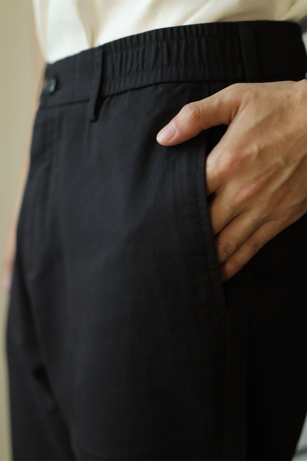 MONSEN Suitory Tencel Straight-Leg Cropped Trousers product image